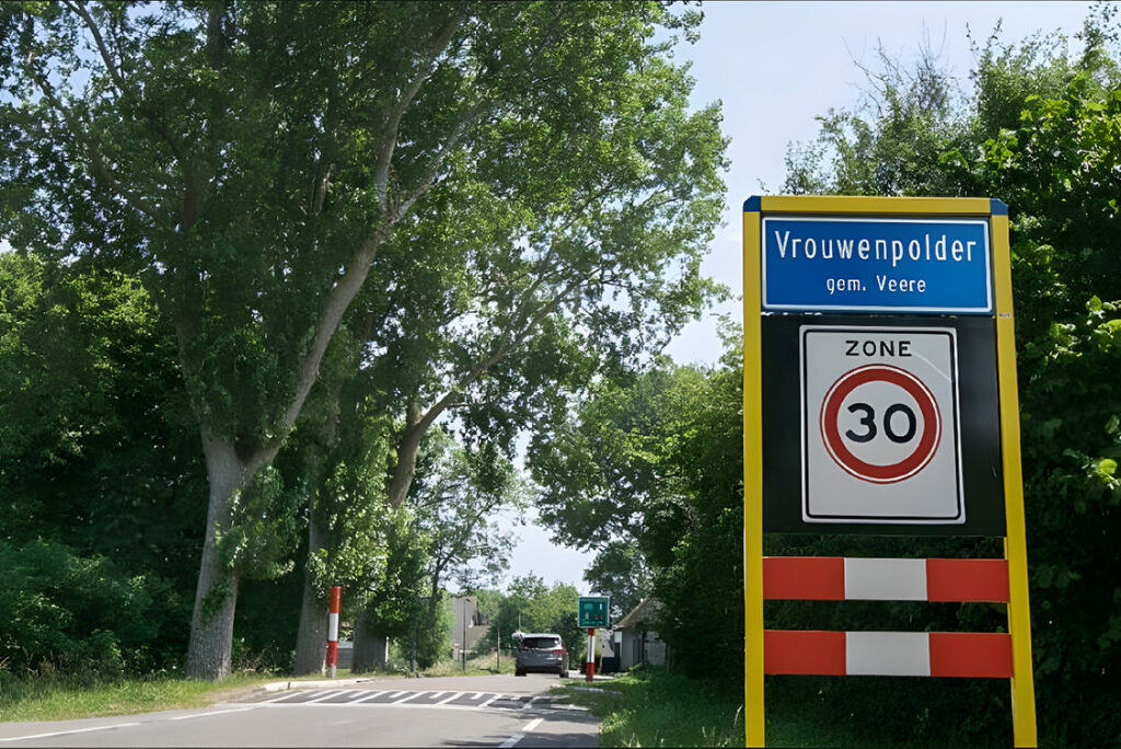 Bord Vrouwenpolder met max 30 km bord